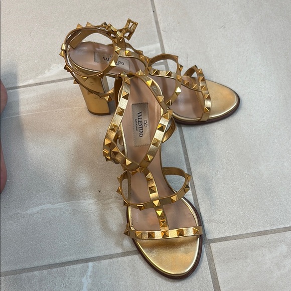 Valentino Gold Metallic Gladiator Sandals - Picture 14 of 16